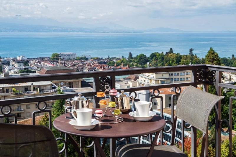 Deluxe Double or Twin Room with Lake View image 4
