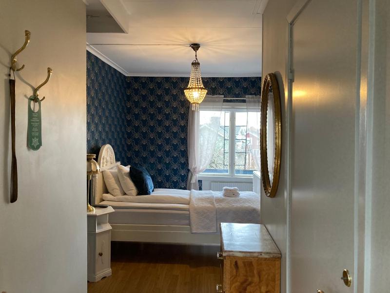 Standard Single Room with Garden View image 3
