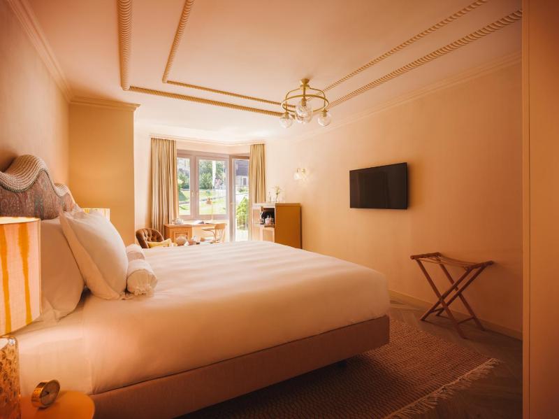 Double Room image 3