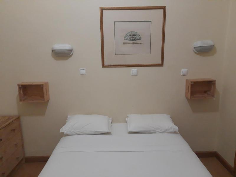 Budget Double Room with Shared Toilet image 2