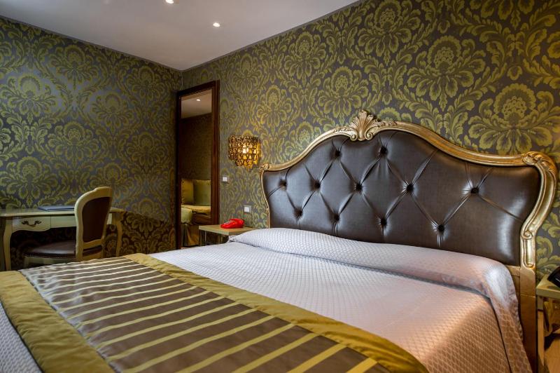 Standard Triple Room image 1