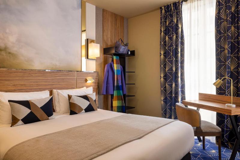 Superior Double Room with Bathtub image 1