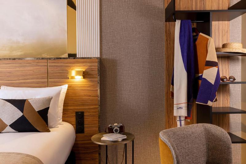 Superior Double Room with Bathtub image 2