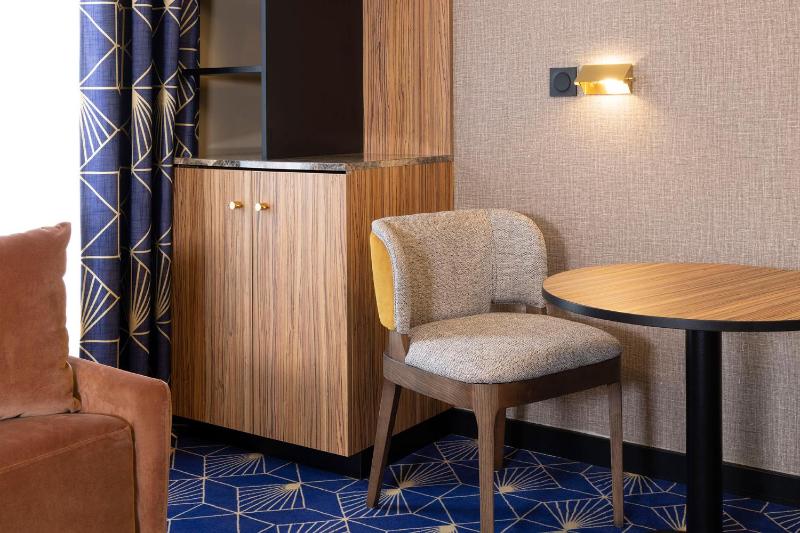 Executive Room image 2