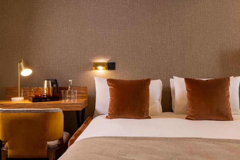 One-Bedroom Suite image 4