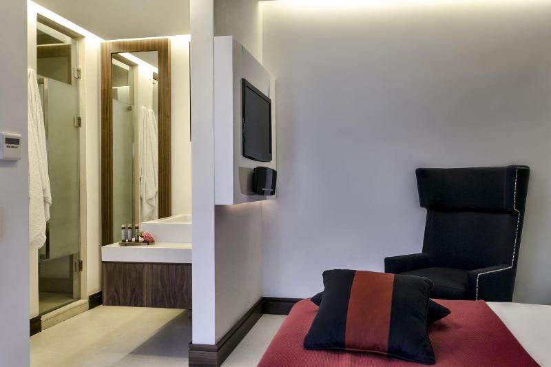Standard Double Room image 4