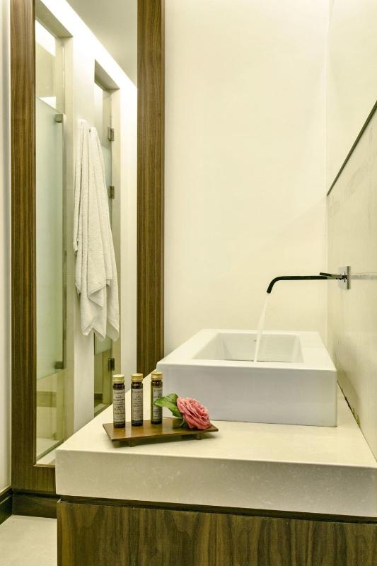 Standard Double Room image 3