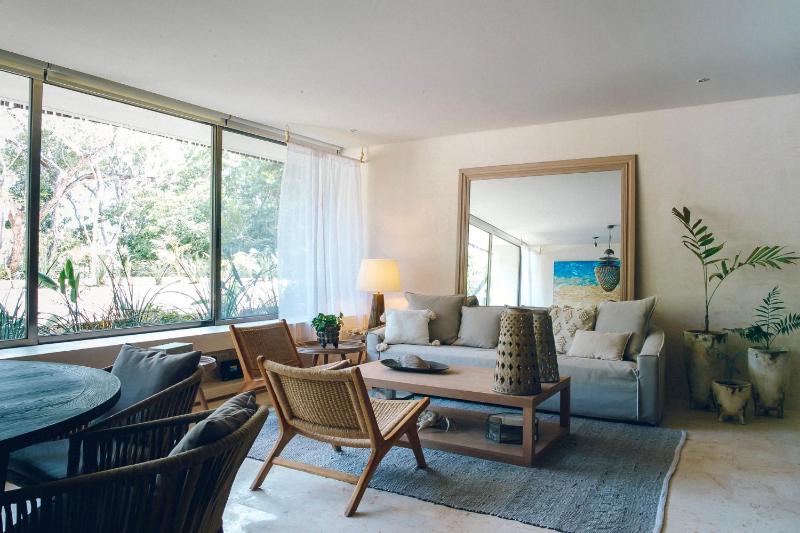 3 Bed Apartment Sleeps 6 - Private Pool & Hot Tub - image 16