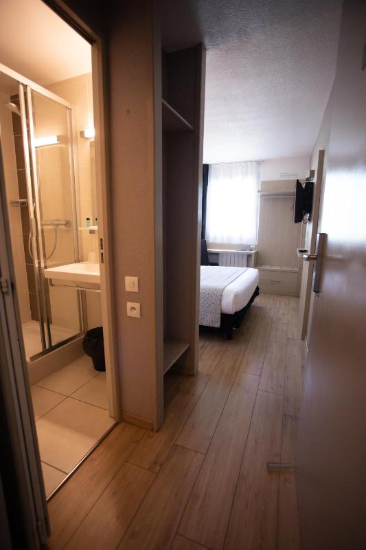 Double Room image 4