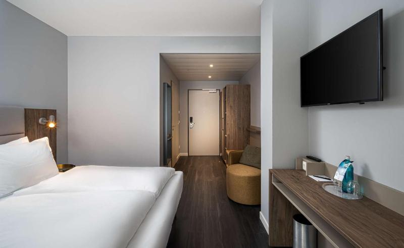 Standard Double Room image 3