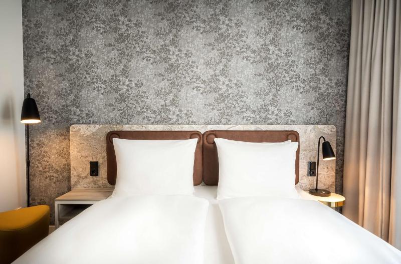 Standard Double Room image 4