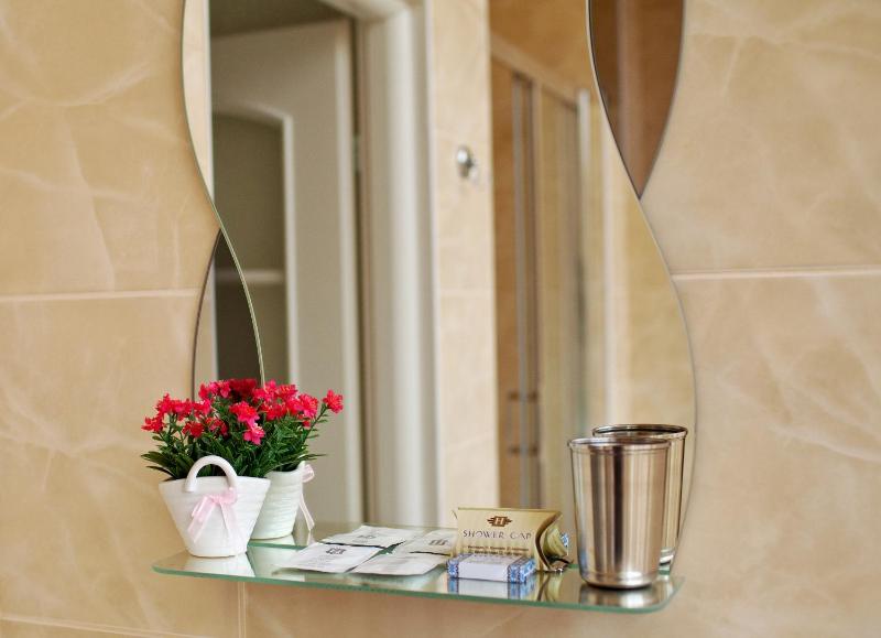 Standard Twin Room image 2