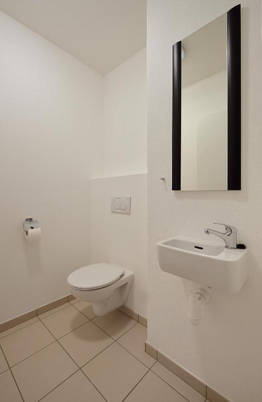 Two-Floor Deluxe Three-Bedroom Apartment image 2