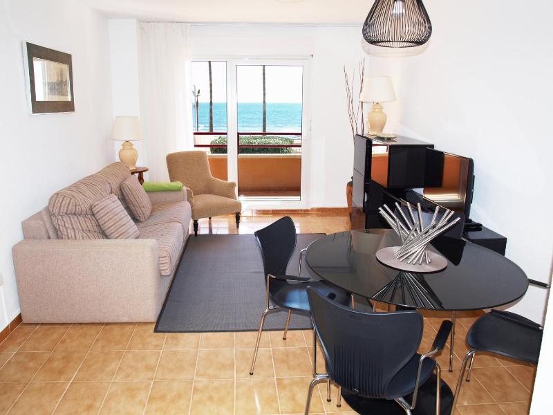ApartUP La Concha Beachfront I - image 1
