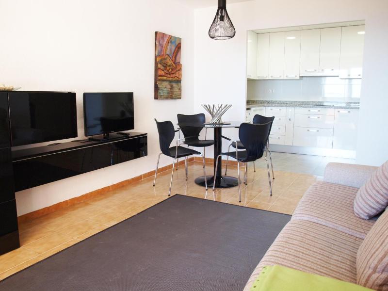 ApartUP La Concha Beachfront I - image 18