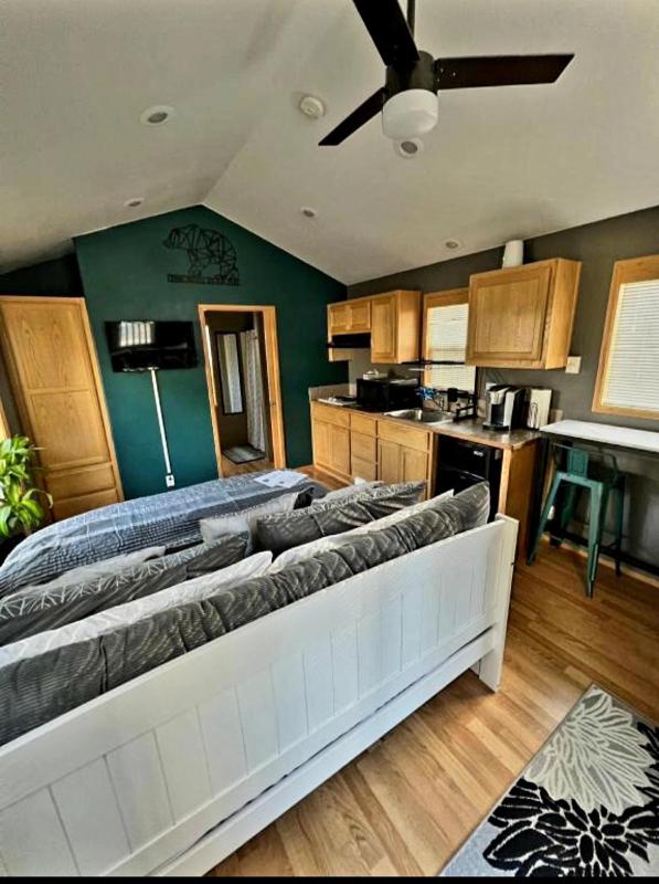 The Bogi Bear Inn Images