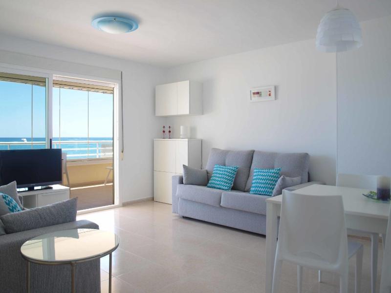ApartUP Spectacular Beach View - image 3
