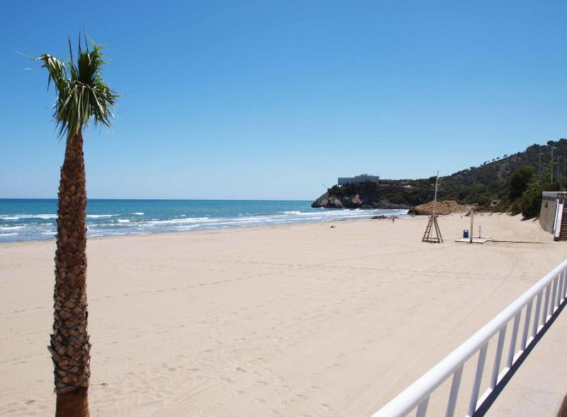 ApartUP Spectacular Beach View - image 20