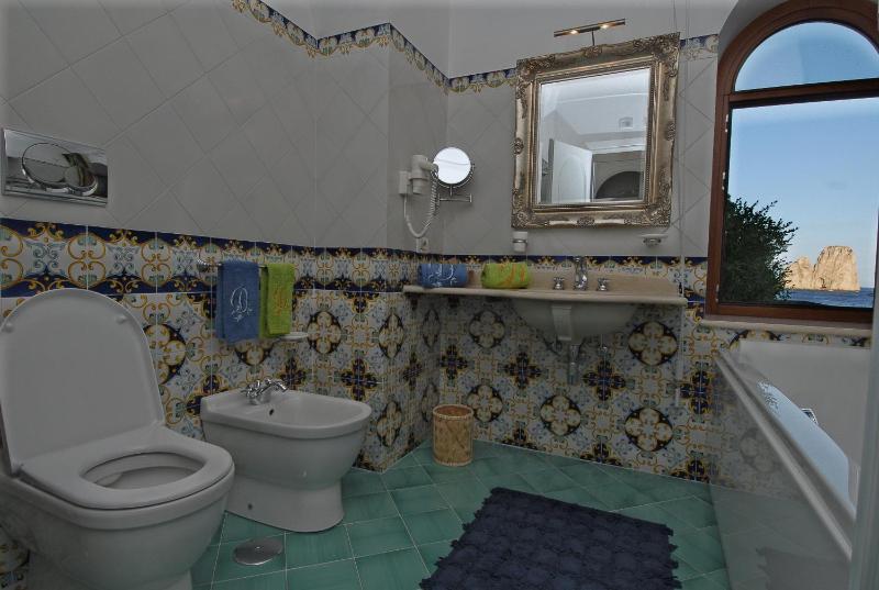 Double Room with Sea View image 3