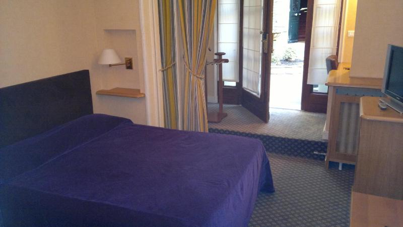 Deluxe Double Room image 2