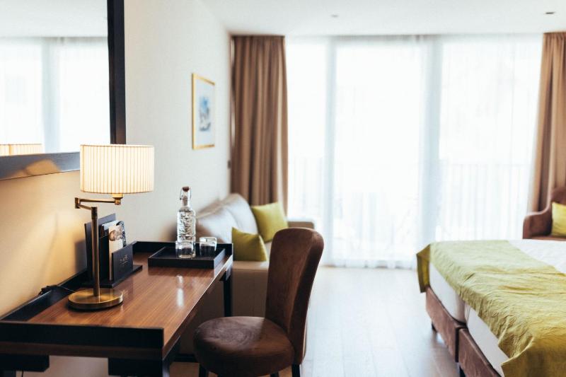 Double Room with Balcony image 3