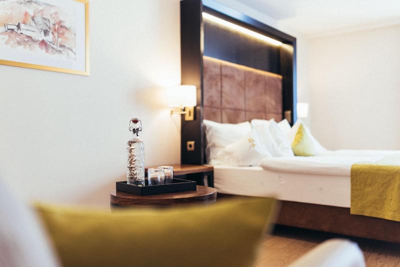 Double Room with Balcony image 4