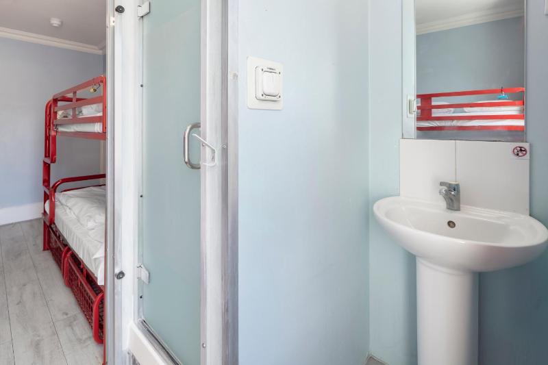 Bed in 6-Bed Mixed Dormitory Room (18–40 years) image 4