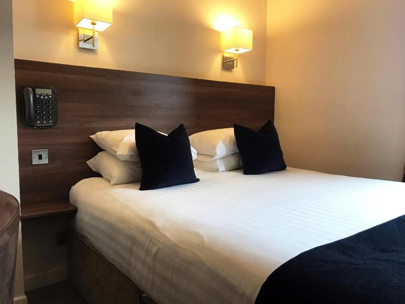 Standard Double Room image 2