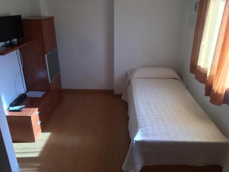 Single Room with Shower image 3