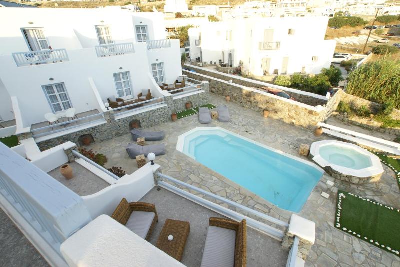 Deluxe Double Room with Balcony and Sea View image 2