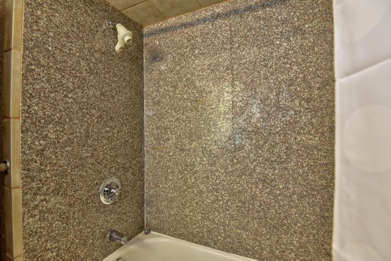 Deluxe King Suite - Non-Smoking image 4