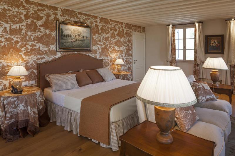 One-Bedroom Suite image 2