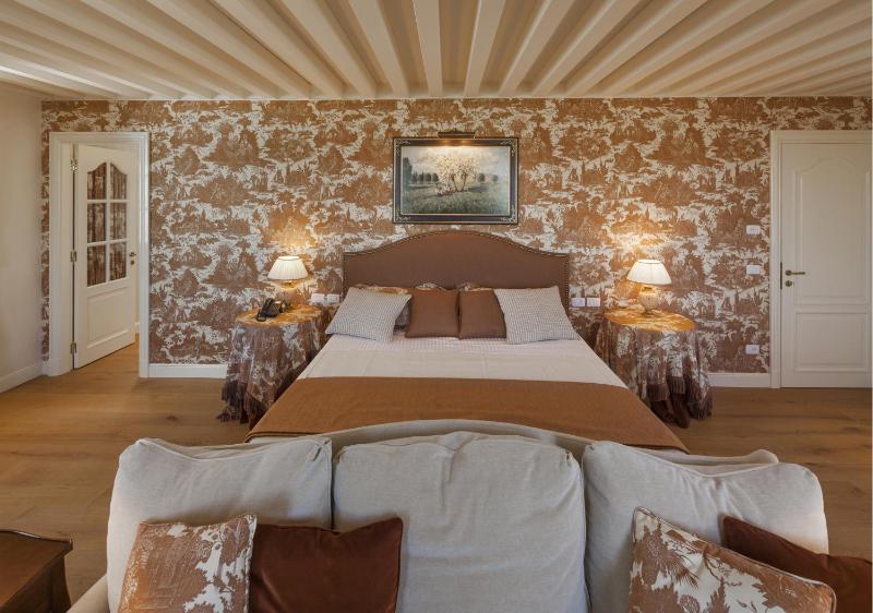 One-Bedroom Suite image 3