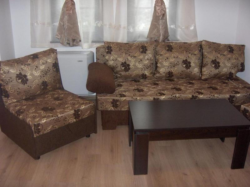 Studio with Sofa Bed image 3