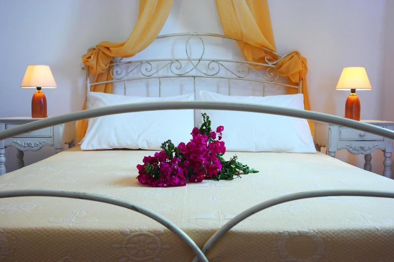 One-Bedroom Apartment (4 Adults) with Sea View image 2