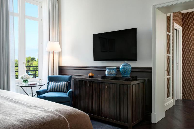 Deluxe Double Room with Sea View image 2