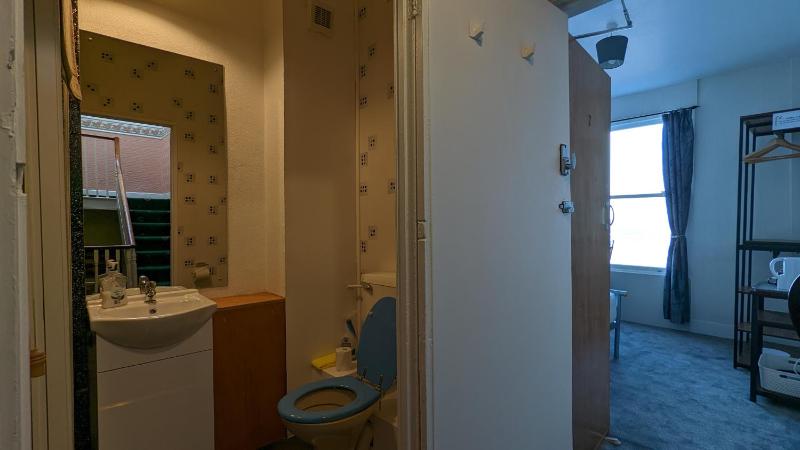 Single Room with Sea View image 2