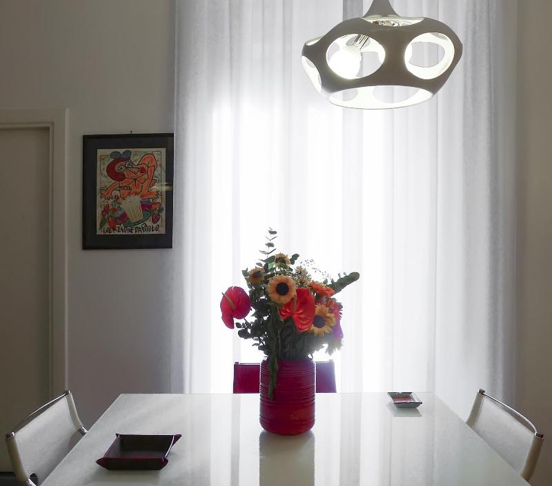 One-Bedroom Apartment image 4