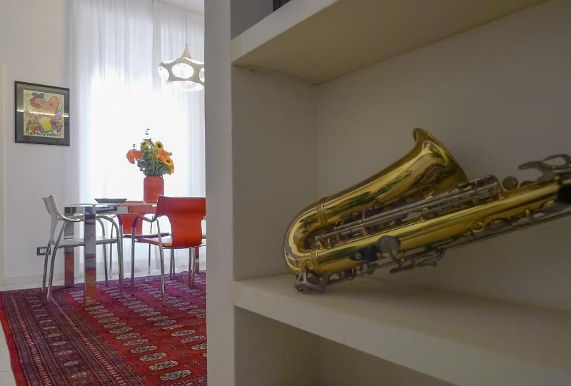 One-Bedroom Apartment image 2