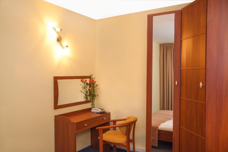 Superior Double Room with Sofa image 3