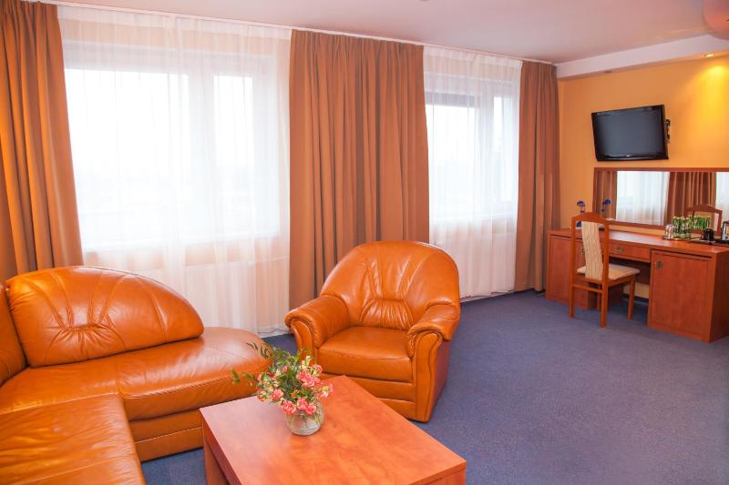 Deluxe Queen Room image 2