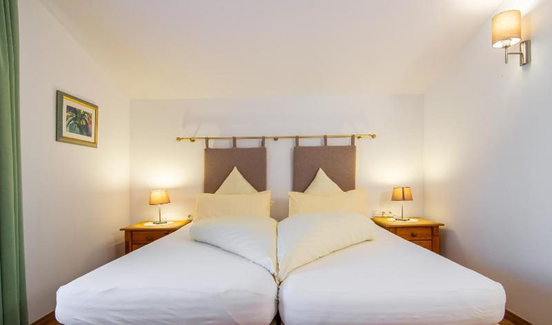 Deluxe Double Room with Balcony image 2