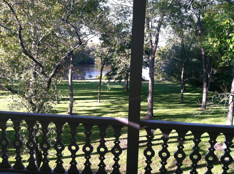 Bungalow - Water Front  image 4