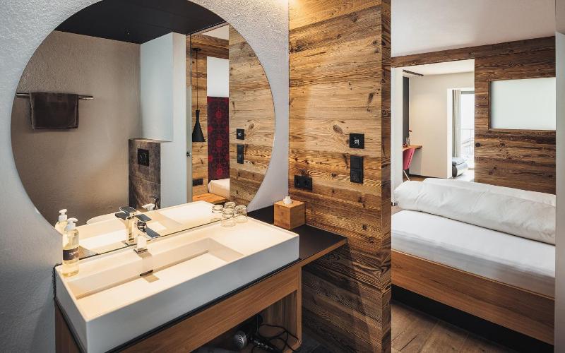 Suite with Mountain View image 3