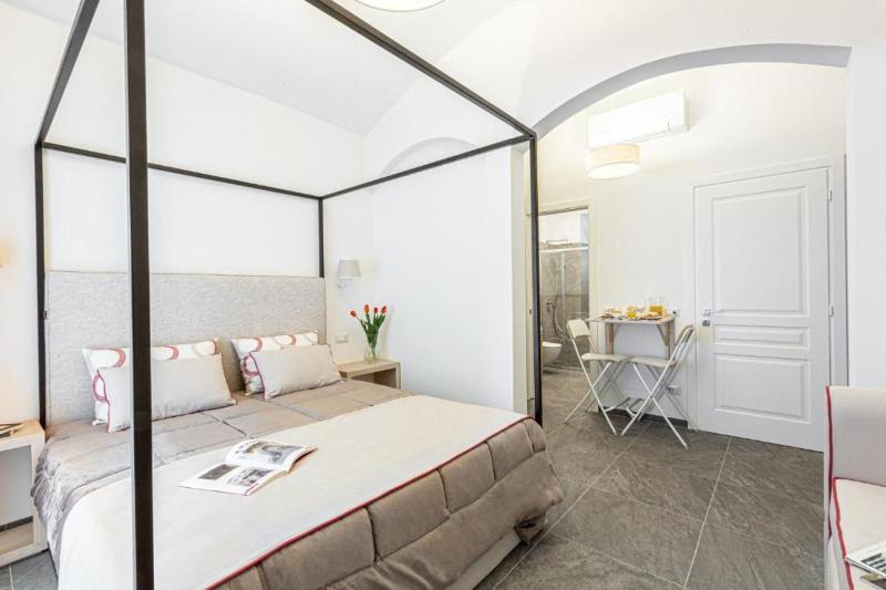 Deluxe Double Room with Shower image 2