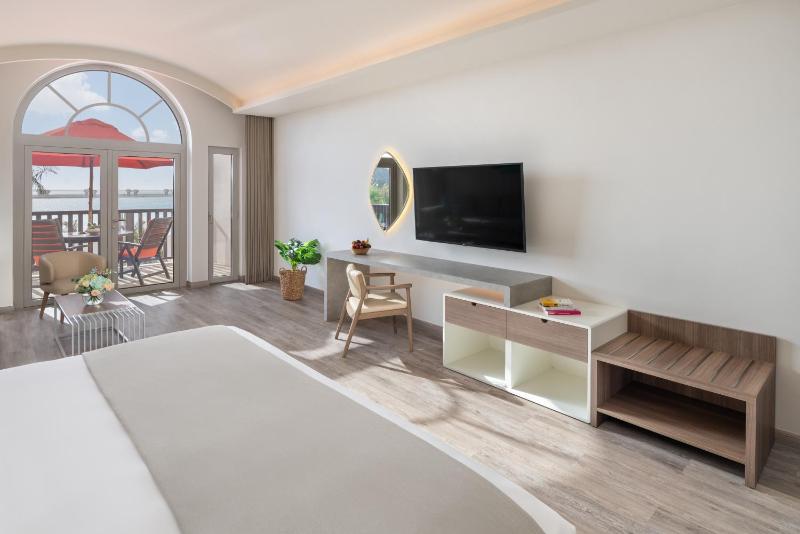 Sea View Junior Suite image 1