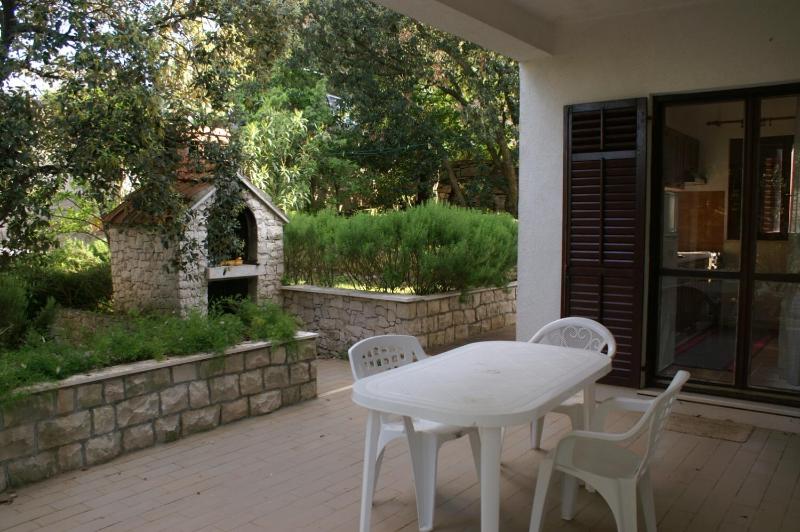 Three-Bedroom Apartment with Terrace image 4