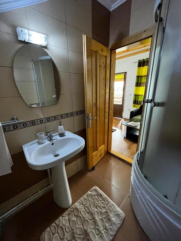 Double Room image 4