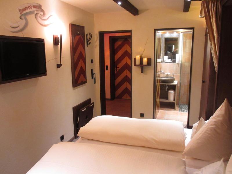 Double Room image 2