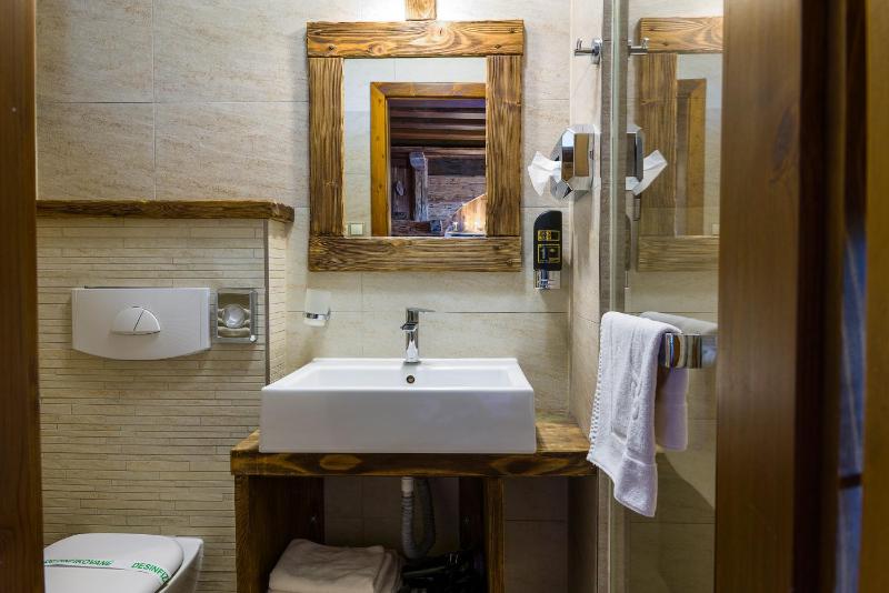 Standard Double or Twin Room image 3